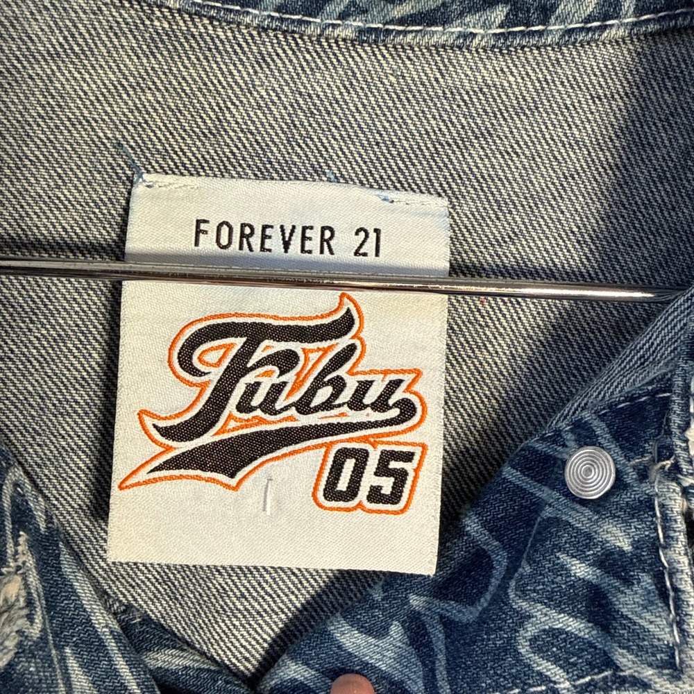 Forever 21 x FUBU Denim Jacket Womens Small Blue Excellent Cropped Logo Print - Picture 3 of 8
